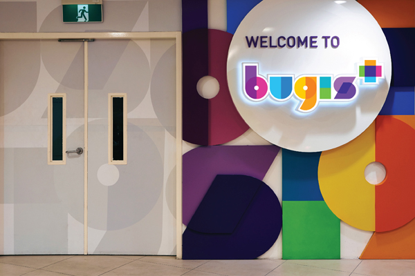 新加坡BUGIS购物中心安全出口处标牌设计